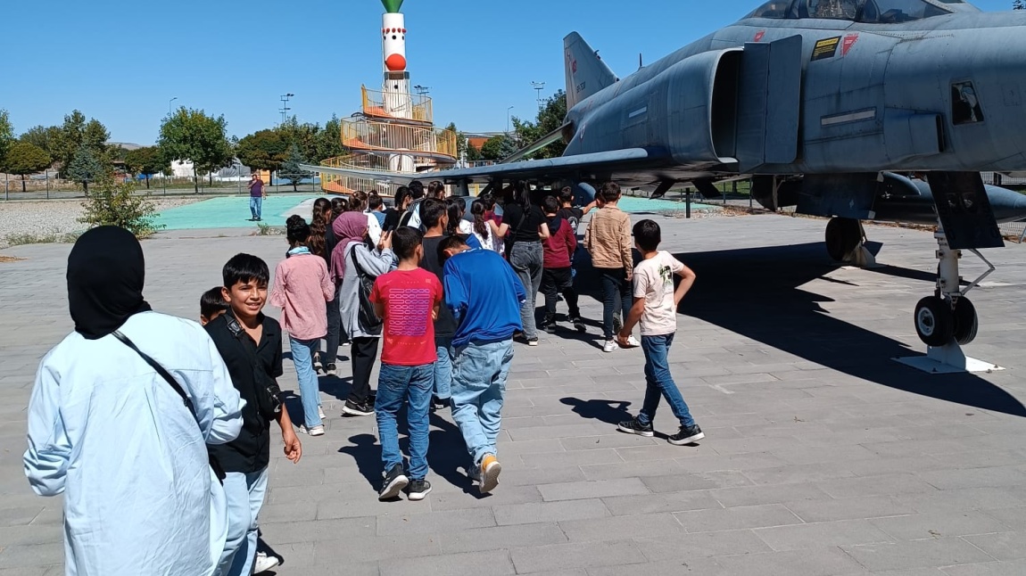 Öğrencilerimizi Kayseri Bilim Merkezi'ne Geziye Götürdük.